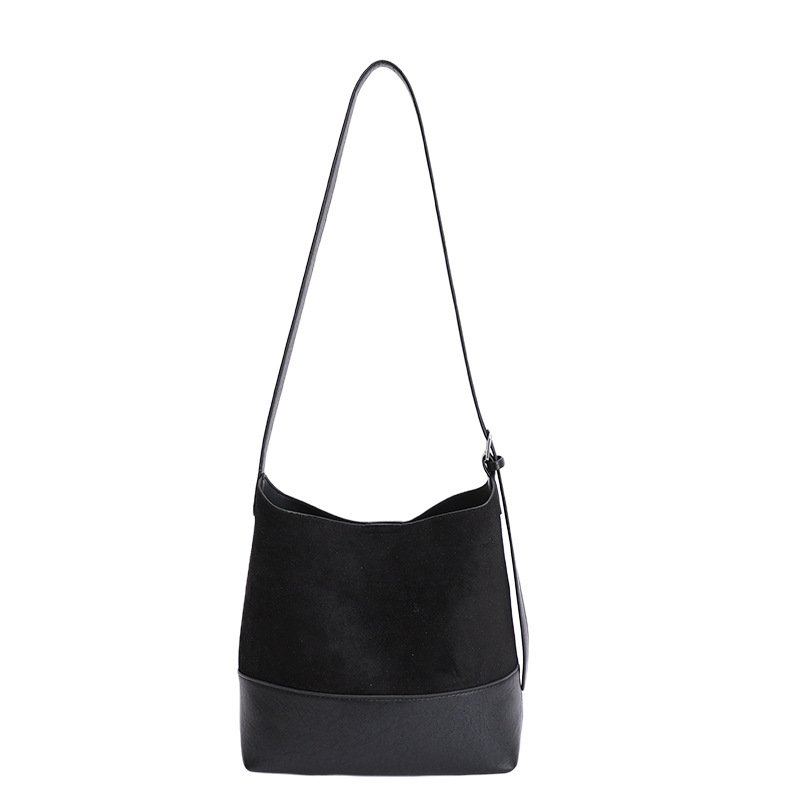 Black medium-sized handbag
