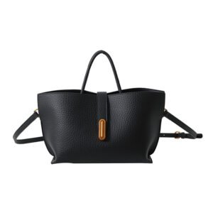 Black medium-sized shoulder bag