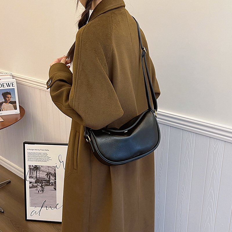 Black medium-sized shoulder bag - Image 2