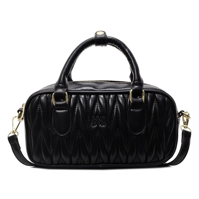 Black medium-sized shoulder bag