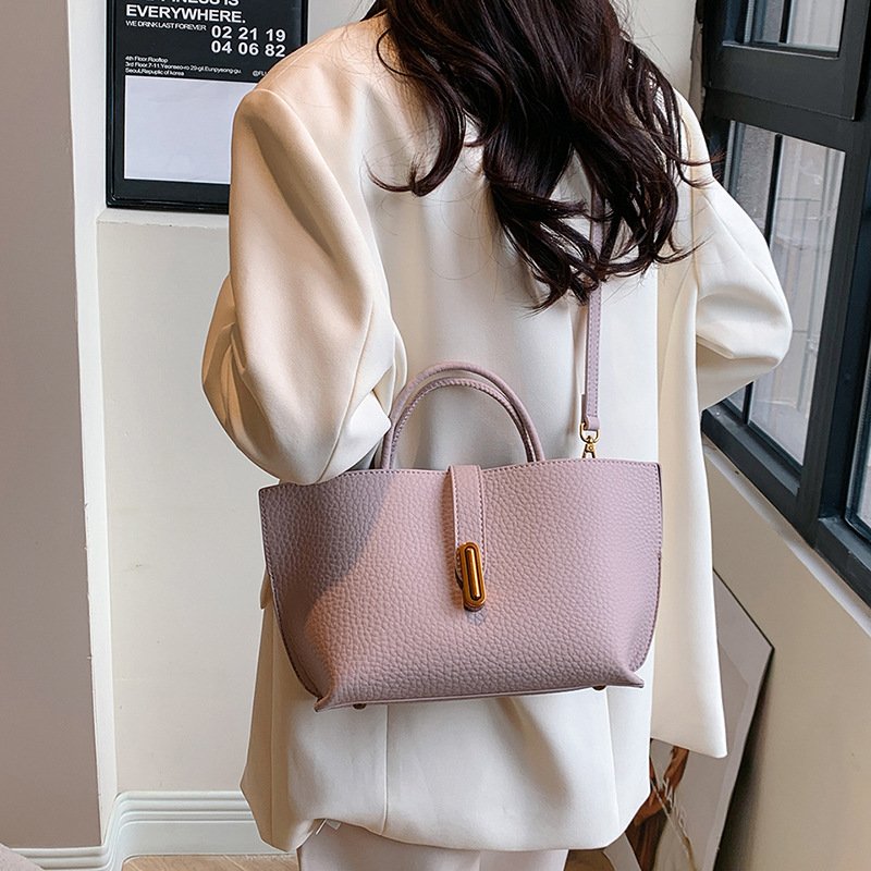 medium-sized dusty rose pink shoulder bag - Image 2