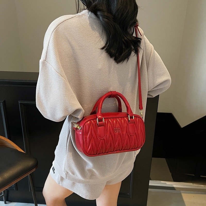 Red medium-sized shoulder bag - Image 2